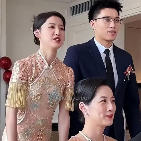 《血脉牵引：转身间的生死共鸣，创新思维的跨界觉醒》